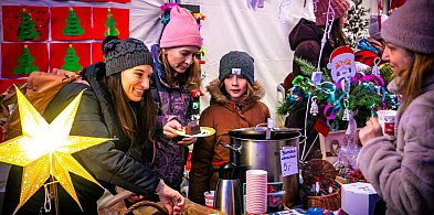 Piłka z autografem Igi Świątek i nie tylko! Wielki kiermasz świąteczny na Kabatach-38256