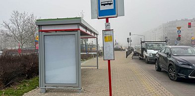 Seniorzy na Lanciego mokną. Kabaty dostały wiatę dla... nocnego autobusu!-38688