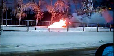 Płonął samochód na wysokości Ursynowa. Dwa pasy były zablokowane-38860