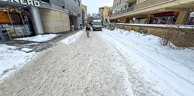 "Można zęby wybić". Dzielnica nie radzi sobie z odśnieżaniem-39061