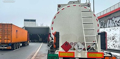 Groźny incydent przed tunelem POW na Ursynowie. Policyjna akcja "odwrót"!