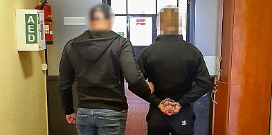 Cios w twarz i kradzież telefonu za 8 tys. zł. Brutalny rozbój w Al. KEN