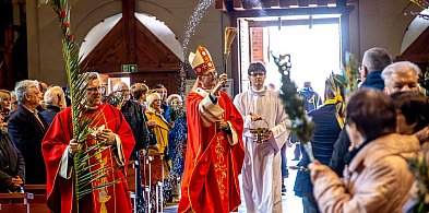 Niedziela Palmowa na Ursynowie. Arcybiskup Galbas poświęcił palmy