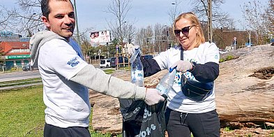 Pety, butelki i stare opony. Sąsiedzi ruszą w teren, by posprzątać Ursynów!