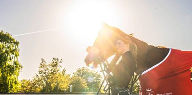 Bomba w górę! Tor Służewiec otwiera sezon 2026. Już dziś gonitwy, moda i koncert