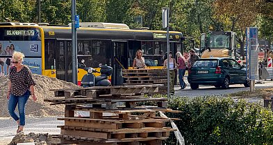 Przystanek na placu budowy. Dla pasażerów kurz i hałas-36607