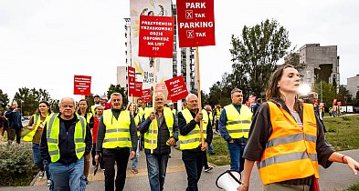 Wojna o miejsca parkingowe. Mieszkańcy zablokowali rondo!-36872