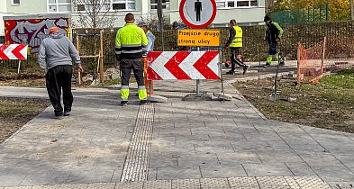 Remontują chodnik, mieszkańcy wieszczą fuszerkę. ZDM: To nie błąd, to etap remontu-37263