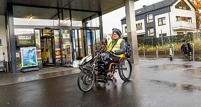 Spotkasz go przed sklepem na Ursynowie. "Nie poddaję się i walczę!"-37565