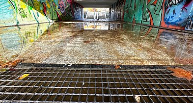 Bez kaloszy nie przejdziesz. Przejście pod ul. Romera jak wodny tor przeszkód-37688