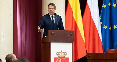 Prezydent Warszawy dostał maksymalną podwyżkę! Ile teraz zarabia?-37910