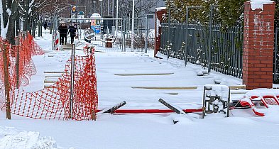 Chodnik na Gandhi wciąż rozgrzebany. Minął termin, co się dzieje?-38974