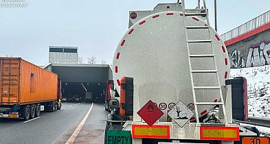 Groźny incydent przed tunelem POW na Ursynowie. Policyjna akcja "odwrót"!