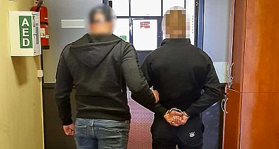 Cios w twarz i kradzież telefonu za 8 tys. zł. Brutalny rozbój w Al. KEN