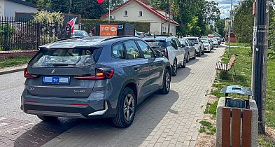 Kierowcy blokują chodnik na Ludwinowskiej. Ratusz: Słupków nie będzie