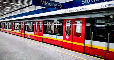 Komunikacja pojechała na wakacje. Jak jeździ metro?