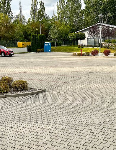 IPN boi się mieszkańców. Parking zbyt tajny na weekendowe parkowanie?-36636