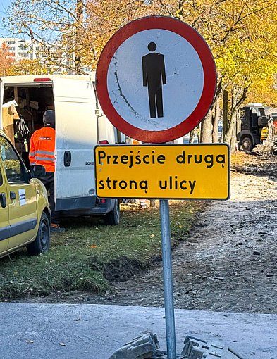 Ruszył remont chodnika przy Gandhi. Koniec z kałużami!-37335