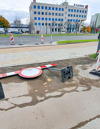 Dziwny pomysł drogowców na ul. Ciszewskiego. Czy nowy chodnik to wytrzyma?-37721