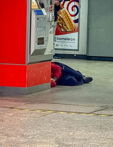 "GW": Bezdomny zaatakował pasażera na stacji Kabaty-38469