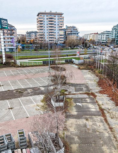 Lex deweloper na Kabatach. Radni krytykują projekt po Tesco. "To żart?"-38412