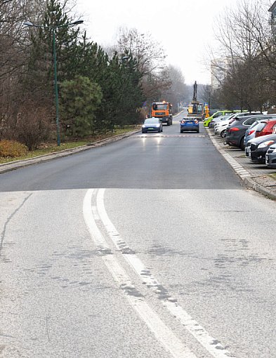 Nierówna nawierzchnia na Jeżewskiego. - Czy tak ma być? - pytają mieszkańcy-38592