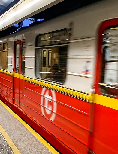 Jak jeździ metro w sylwestra i kolejne dni? Będą kursy nocne!-38857