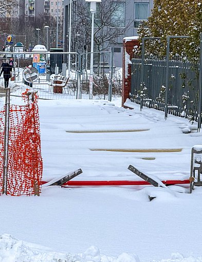 Chodnik na Gandhi wciąż rozgrzebany. Minął termin, co się dzieje?-38974