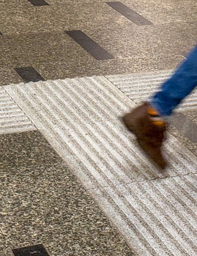 Koniec "lodowiska" na stacji Natolin. Znikną niebezpieczne listwy