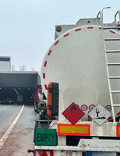 Groźny incydent przed tunelem POW na Ursynowie. Policyjna akcja "odwrót"!