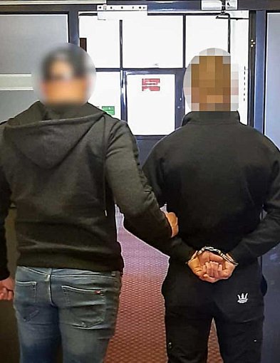 Cios w twarz i kradzież telefonu za 8 tys. zł. Brutalny rozbój w Al. KEN