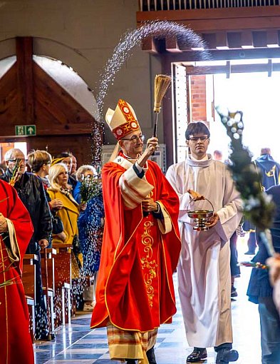 Niedziela Palmowa na Ursynowie. Arcybiskup Galbas poświęcił palmy