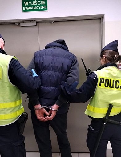 Awantura na peronie stacji metra skończyła się kajdankami