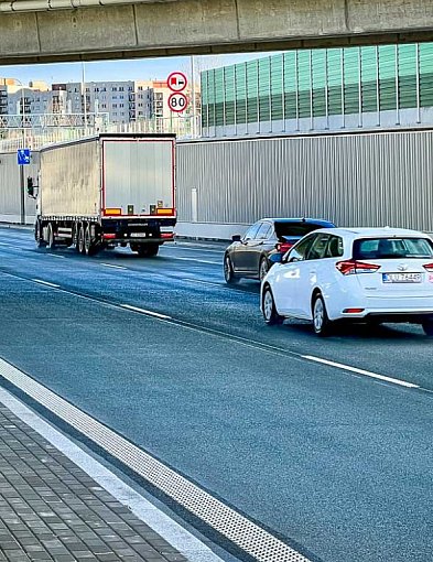 Lawina aut przejeżdża przez Ursynów. Są najnowsze wyniki pomiarów