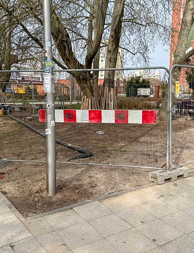 Aresztowane trawniki na Ursynowie. "Co to za wykopki?"