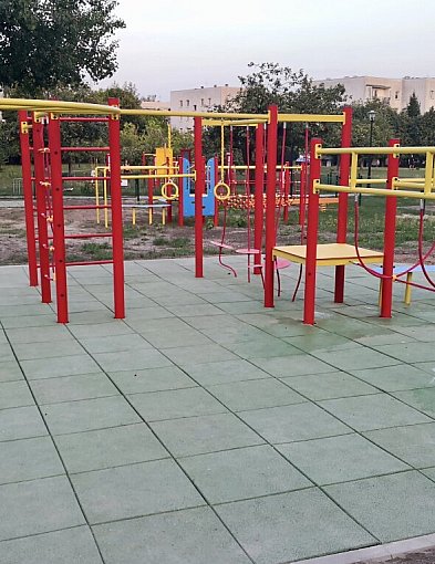Znika plac zabaw w Sadku. Dzielnica i spółdzielnia spierają się o przepisy