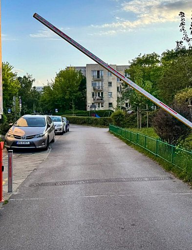 Nocna pobudka na Mandarynki. Syreny karetek jak pilot do szlabanu?