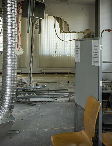 Demolka w urzędzie dzielnicy. Wrócą biurka na godziny
