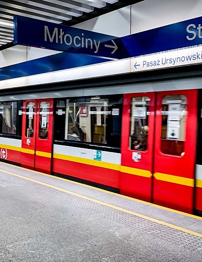 Komunikacja pojechała na wakacje. Jak jeździ metro?