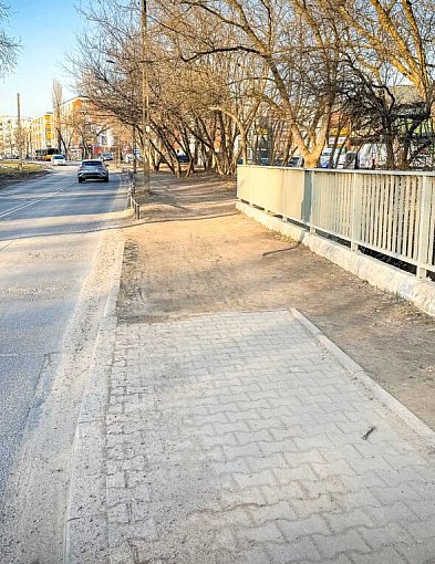 "Moda na sukces". Przebudowa Kłobuckiej idzie jak po grudzie. Ale coś się rusza