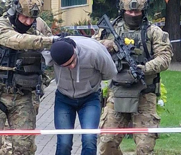 Antyterroryści na kampusie SGGW. Obezwładnili napastnika-37126