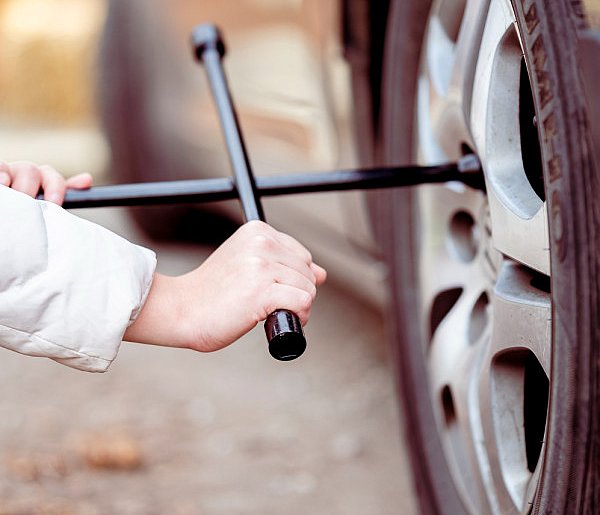 Z pozoru drobiazg, a może skończyć się tragedią. Urząd ostrzega kierowców-37730