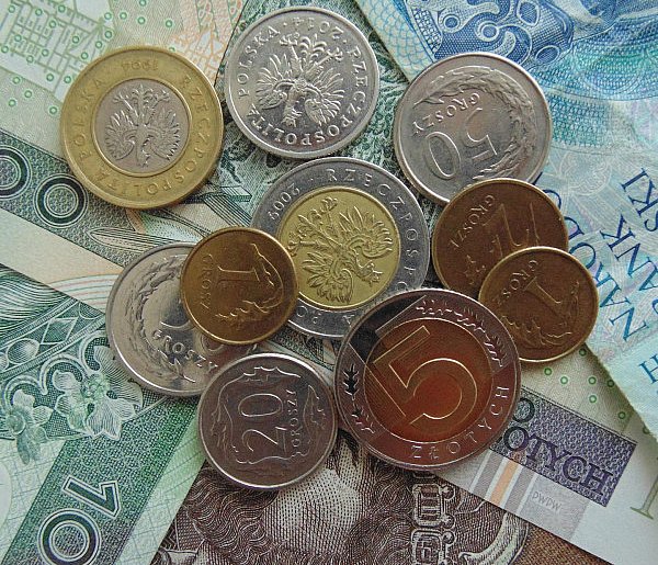 Nowe regulacje dla dorabiających. Od grudnia zmieniają się limity-37993