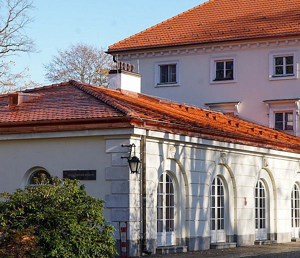 Koniec z "marsylką" w Natolinie. Oficyna pałacowa wygląda jak za dawnych lat