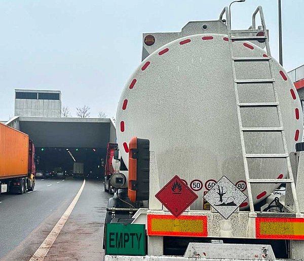 Groźny incydent przed tunelem POW na Ursynowie. Policyjna akcja "odwrót"!