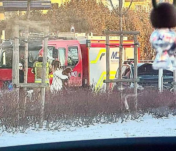 Wypadek na Ursynowie. Kierowca przejechał na czerwonym świetle