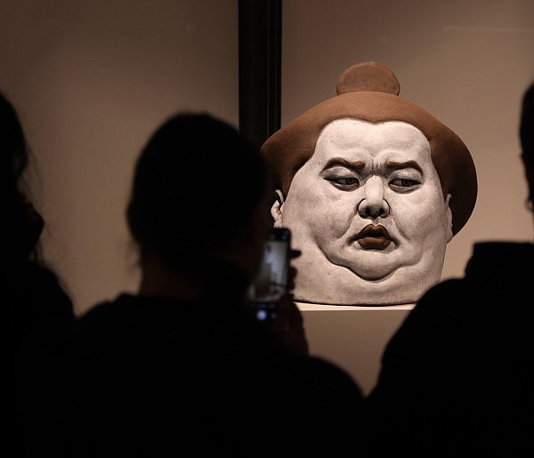 Głowy zapaśników sumo w UCK Alternatywy. Ta wystawa robi ogromne wrażenie!