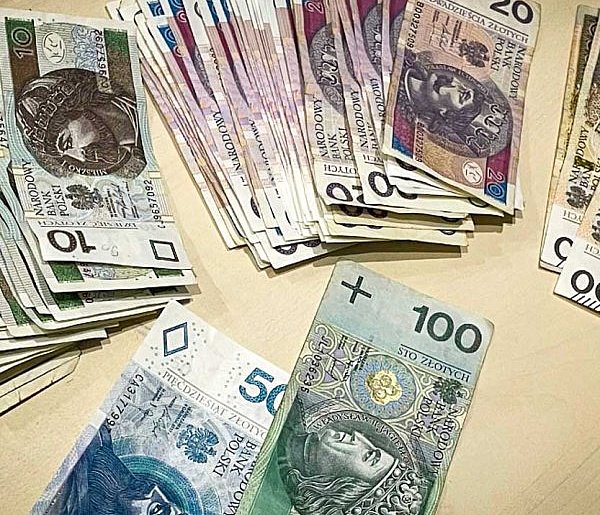 Szajka oszustów rozbita! CBZC z Ursynowa zatrzymało 9 osób za wyłudzenia online