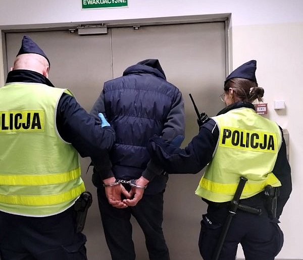 Awantura na peronie stacji metra skończyła się kajdankami