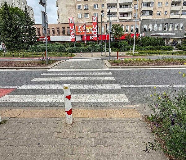 13-latka potrącona na przejściu na Dereniowej. Szła do szkoły, trafiła do szpitala